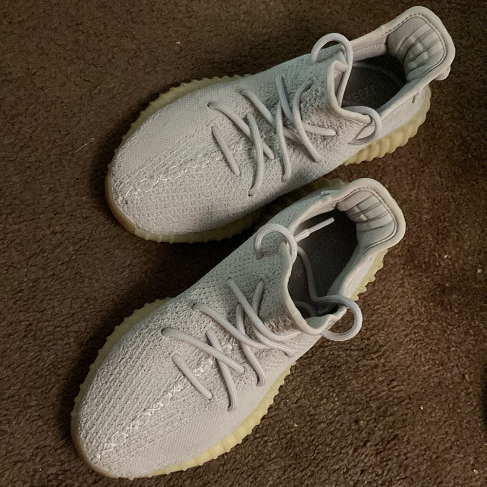 Men’s Yeezy Adidas, size 7 Grey shoes.